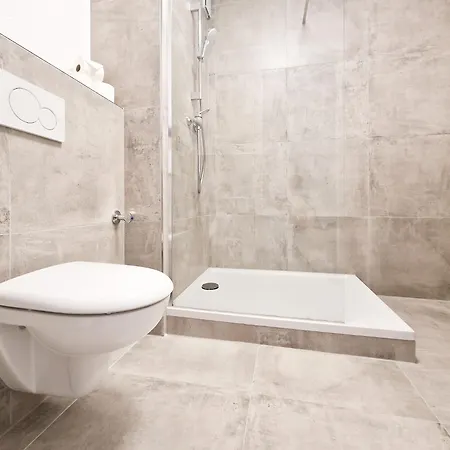 Daire Raj Living - 2 Or 3 - 15 Min Zur Messe Dus & 10 Min Old Town Dus