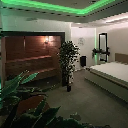 Apart Otel Me And *