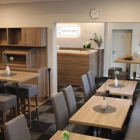 Am Vogelsanger Weg Otel 3*