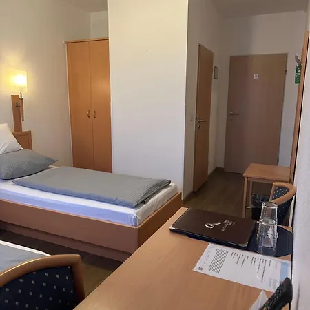 Am Vogelsanger Weg Otel 3*