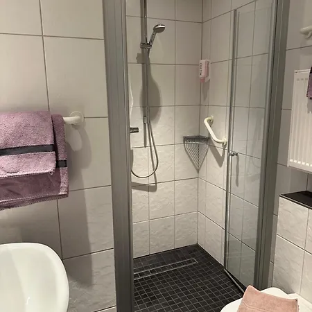 Am Vogelsanger Weg 3*