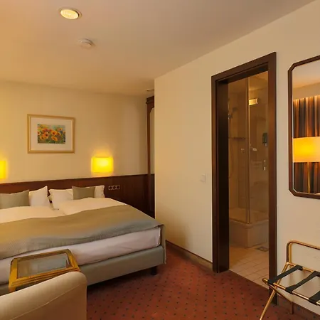 Trip Esplanade, 호텔 4*