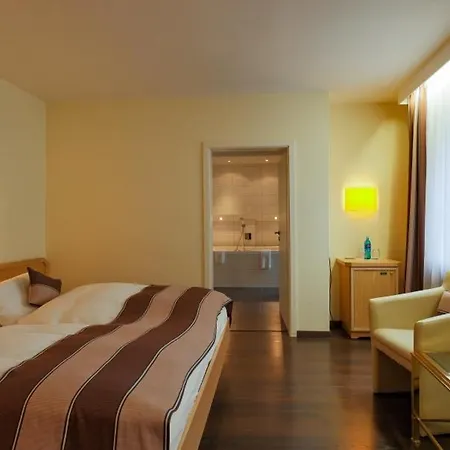호텔 Trip Esplanade, 4*