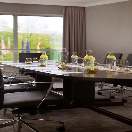 Renaissance Hotel 4*