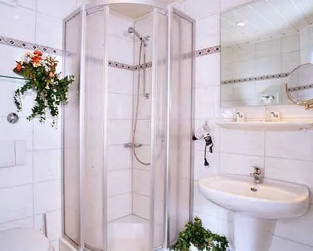 Flora Aparthotel 4*