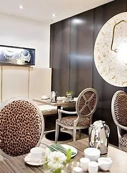 Burns Art & Culture מלון 4*