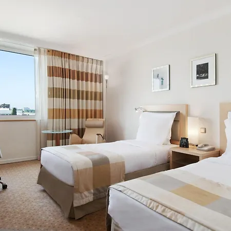 Hilton מלון
