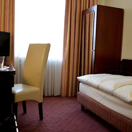 Trip Esplanade, Hotell 4*