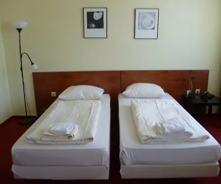 Domo Mondial Hotel