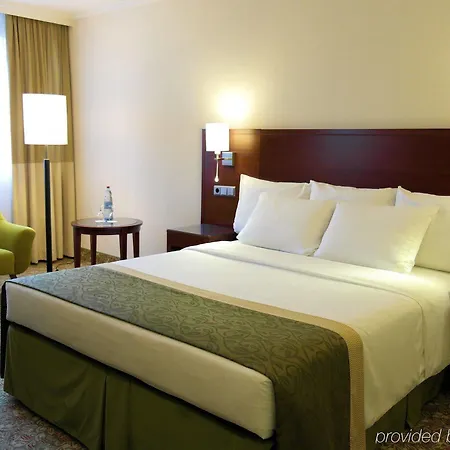 Courtyard By Marriott Seestern 4*