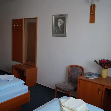 Am Vogelsanger Weg Hotell 3*