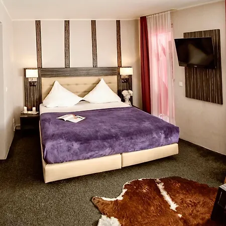 Hotell Famosa 3*