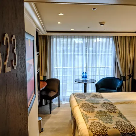 Select Ms Charles Dickens - 5* Düsseldorf