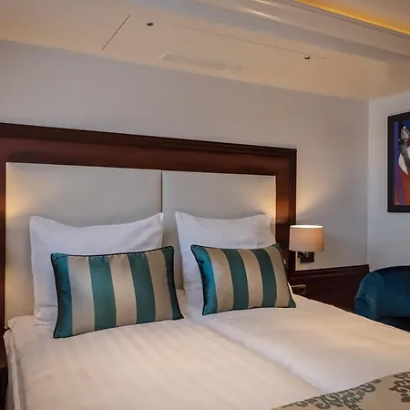 Select Ms Charles Dickens - Bateau-hôtel