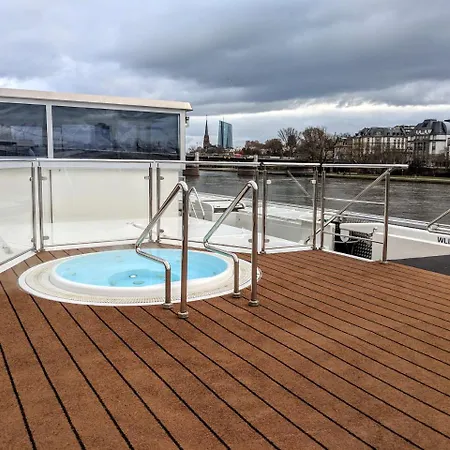 Select Ms Charles Dickens - 5* Düsseldorf