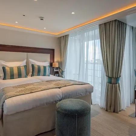 Select Ms Charles Dickens - Bateau-hôtel 5*