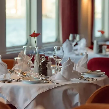Select Ms Charles Dickens - 5* Düsseldorf