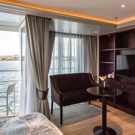 Select Ms Charles Dickens - 5* Düsseldorf