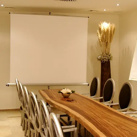 Burns Art & Culture 4* דיסלדורף