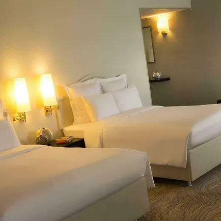 Renaissance Hotel 4*