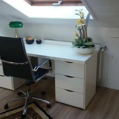 Kronenstrasse Apartment *
