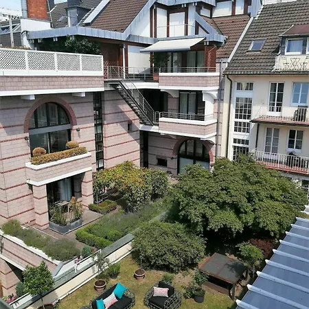 Living Am Carlsplatz Aparthotel 4*