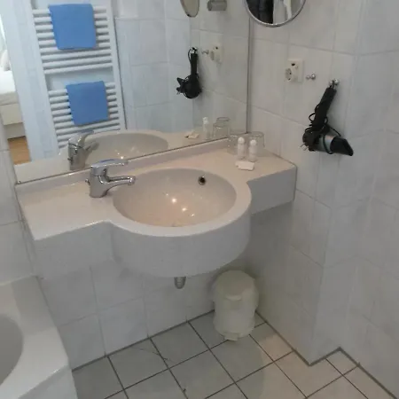 Art Ufer 3* Дюссельдорф