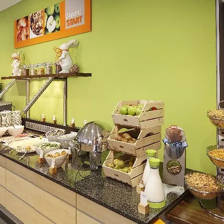 Hotel Holiday Express - City North By Ihg 3*