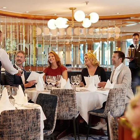 Отель Viva Riverside Altstadt 4*