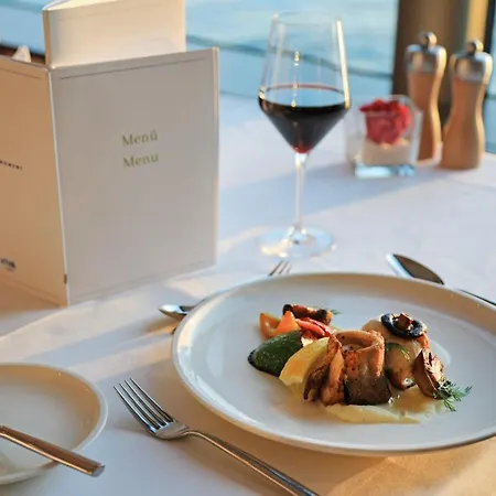Отель Viva Riverside Altstadt 4*