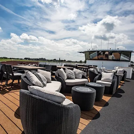 Отель Viva Riverside Altstadt 4*