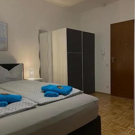 Naeher Messe Und Flughafen Apartament