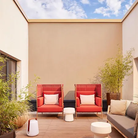 Adina Hotel 4*