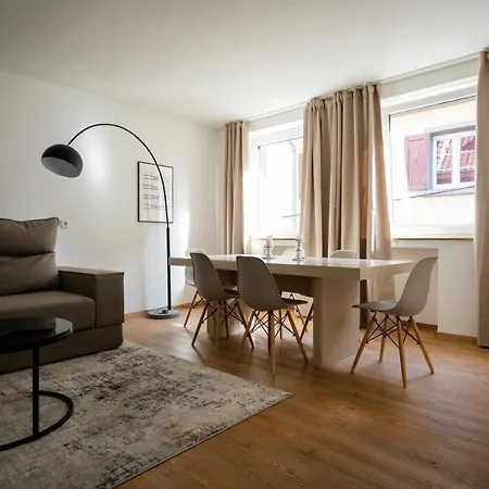 Old Town 2 Rooms/baths アパート *
