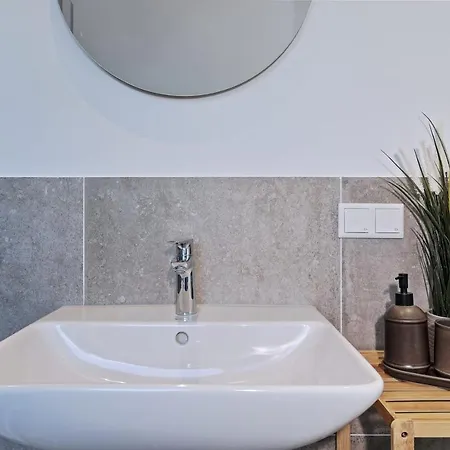 Appartement 'traveller Lodge' Grosszuegiges - 3 Bedroom 10min To Hbf, Full Kitchen, Homeoffice, Netflix, Wifi *