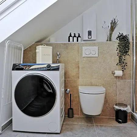 Appartement 'traveller Lodge' Grosszuegiges - 3 Bedroom 10min To Hbf, Full Kitchen, Homeoffice, Netflix, Wifi Düsseldorf