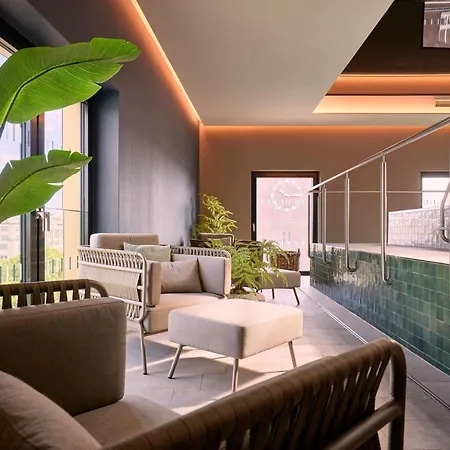 Hotel Adina