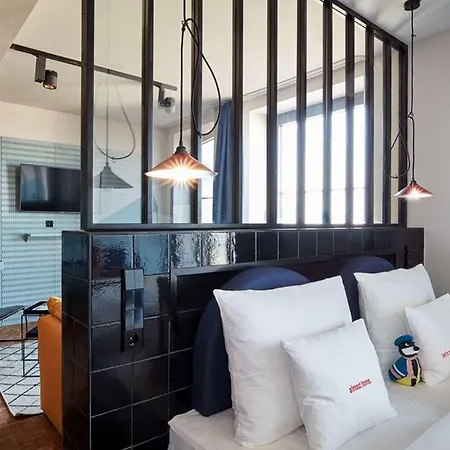 Hotel 25hours Tour 4*