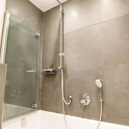 80 Sqm Flat With Terrace And 15min To Fair And 5min To Old Town Apartamento Düsseldorf