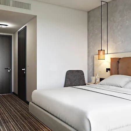 Hotel Moxy South 3*