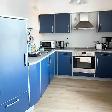 Near Messe And Airport, 2-bedroom Duplex With Kitchen And Garden Düsseldorf