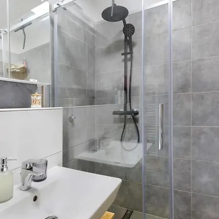 Accommodatie bij particulieren Charmentes Mit Kueche, Naturgebiet Düsseldorf
