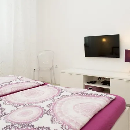 Stylish At Station Apartament