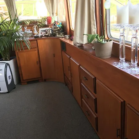 Úszó hotel Schiffskoje Mit Fruhstuck *