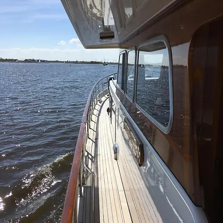 Schiffskoje Mit Fruhstuck Úszó hotel