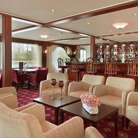Hotelship Poseidon Hotel en barco