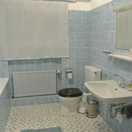 Ruhiges Mit Bad In 70er Jahre Appartamento *