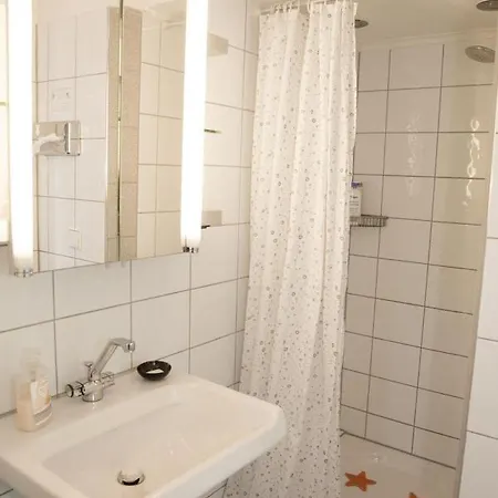Penzion Air Boardinghouse Tulip Stockum, Zu Fuss - 3 Minuten Zur Messe 3*