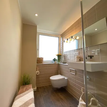 Himmelbett-studio Ueber Duesseldorf, Neu Appartement *