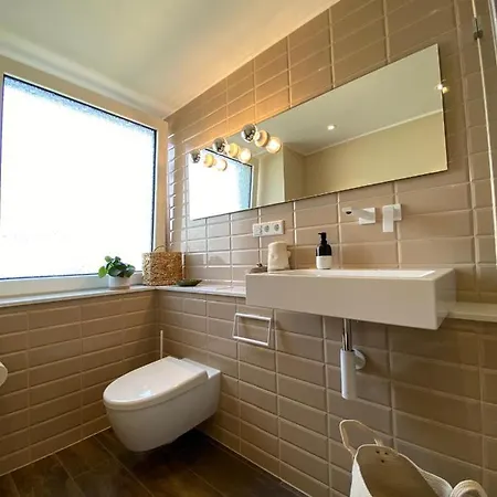 Appartement Himmelbett-studio Ueber Duesseldorf, Neu